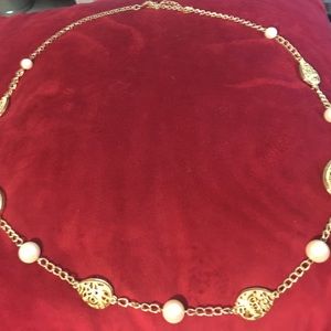 Fashion necklace faux pearls and gold